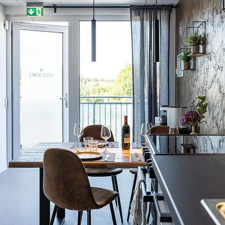 Hygge Homes - Cube * Borstel (Winsen)